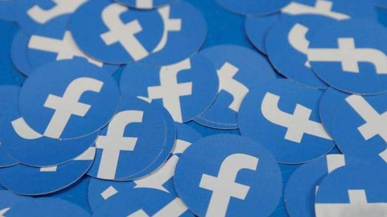 فيسبوك تحذف حسابات مشاهير 