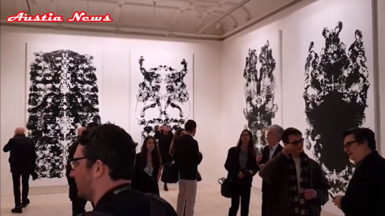  بالفيديو نجاح معرض الأبيض والأسود للفنان البريطاني مارك فالينجر  
