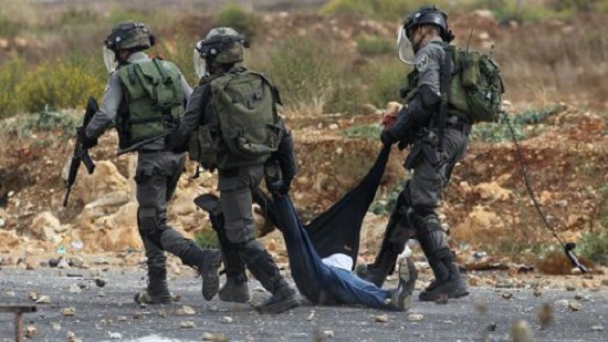 الجيش الإسرائيلي يقتل فلسطيني ويصيب 30 آخرين
