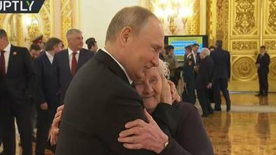 بوتين يلتقي معلمته بعد سنوات