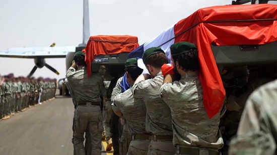  فرنسا تكرم الجنديان الشجعان