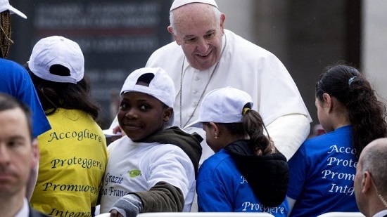  البابا فرنسيس : الشيطان يكره الإنسان ويريد نهشه 
