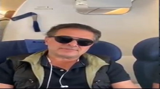  شاهد .. وائل كفوري وراغب علامة يوجهان رسالة للجمهور العربي من داخل الطائرة 
