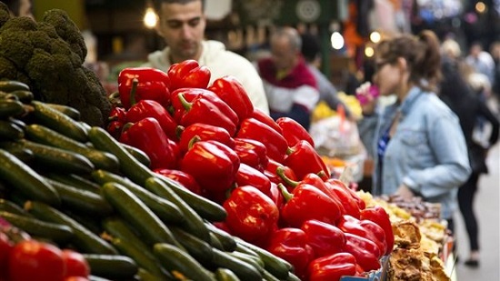 تباين أسعار الخضراوات بسوق العبور.. والطماطم تتراجع 50 قرشا عن أمس
