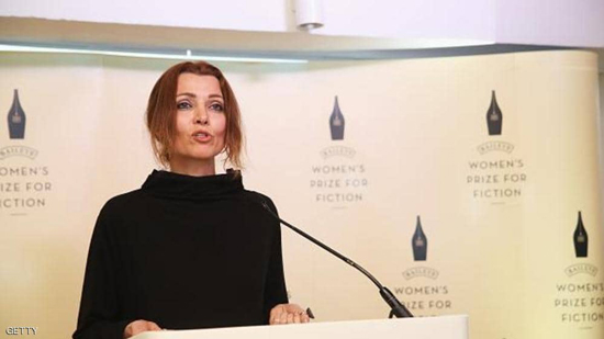 الروائية إيليف شفق تتعرض لمضايقات من السلطات التركية.