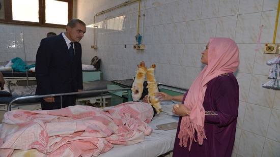  محافظ أسيوط يزور قسم الحروق بالمستشفى الجامعى ومستشفى الايمان
