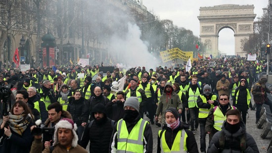 آلاف من متظاهري السترات الصفراء يخرجون مجددا إلى شوارع فرنسا
