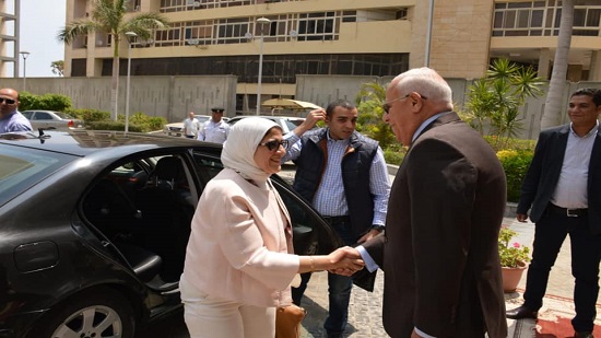 وزيرة الصحة تلتقي محافظ بورسعيد لمتابعة الاستعدادات لإطلاق التأمين الصحي الشامل الجديد
