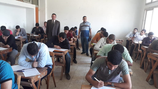 عميد لغة عربية بجامعة الازهر بأسيوط يتفقد سير امتحانات