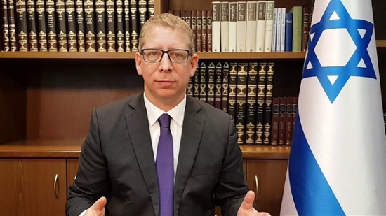  المتحدث باسم رئيس الوزراء الإسرائيلي يستخدم صورة 