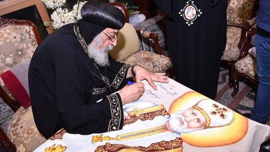 البابا تواضروس الثاني يعتمد الصورة الجديدة للقديس القمص يسى ميخائيل 