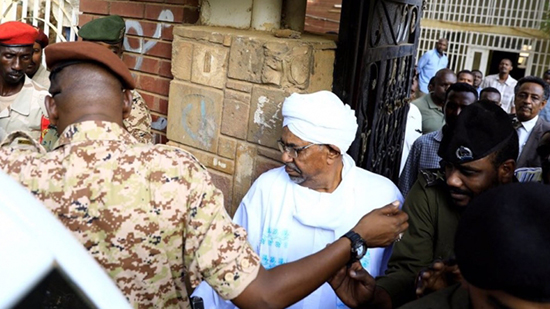 السودان: مدعية المحكمة الجنائية تطالب بتسليم البشير
