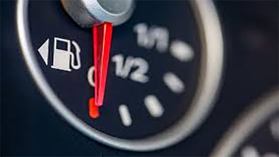 13 نصيحة للحفاظ على وقود السيارة أطول فترة ممكنة
