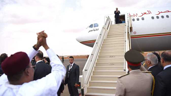 رئيس النيجر يودع السيسي بعد رئاسته أعمال القمة الأفريقية الاستثنائية