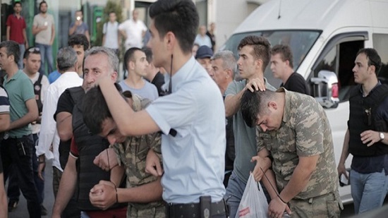  إيه. بي. سي. نيوز : مذكرات اعتقال لـ 176 عسكريا تركيا بزعم صلتهم بـ 