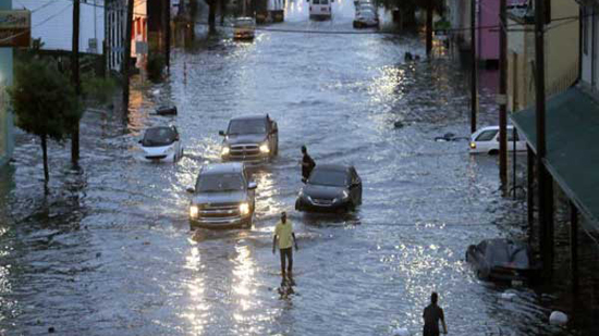 حاكم نيو أورلينز يعلن الطوارئ مع قرب تحوّل فيضانات المدينة إلى إعصار