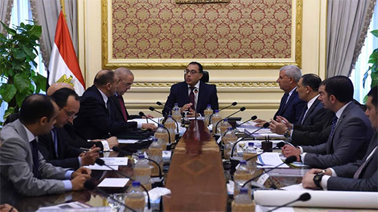 رئيس الوزراء يستعرض مع وزير الإسكان مشروعات التنمية المقترحة في سيناء