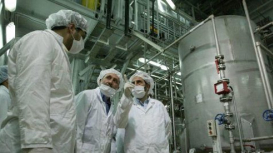  العرب اللندنية : إيران تحتاج تخصيب اليورانيوم بنسبة 90 % لتصنيع قنبلتها النووية 