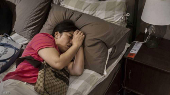 نوم حركة العين السريعة يؤثر على أحلام الإنسان خلال الليل