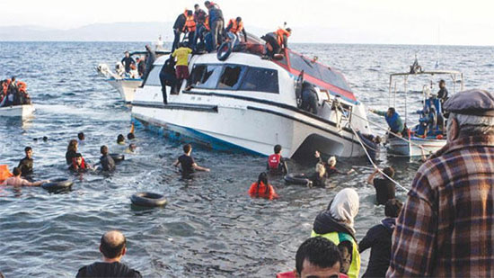 انتشال 55 جثة لمهاجرين من قارب انقلب قبالة ليبيا