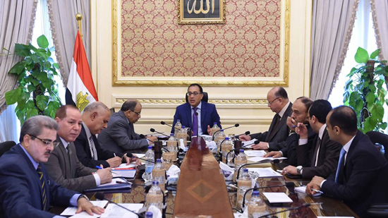 رئيس الوزراء يعقد اجتماعًا لاستعراض خطط تطوير هيئة النقل العام بالقاهرة