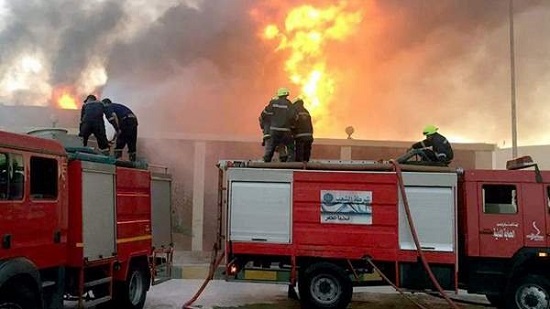 إصابة 10 أشخاص في حريق مصنع بطاطين بالعاشر من رمضان
