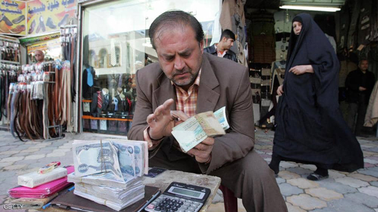 العملة الإيرانية تراجعت كثيرا بسبب العقوبات الأميركية.