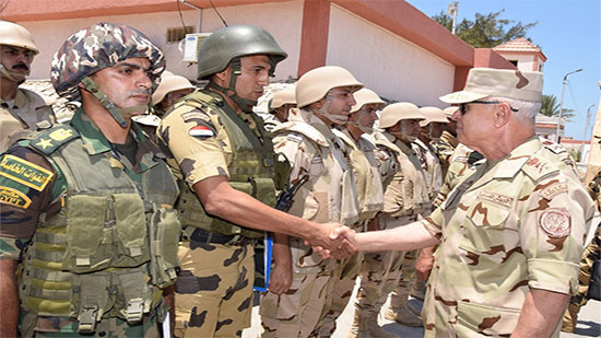  رئيس الأركان يتفقد القوات بشمال سيناء