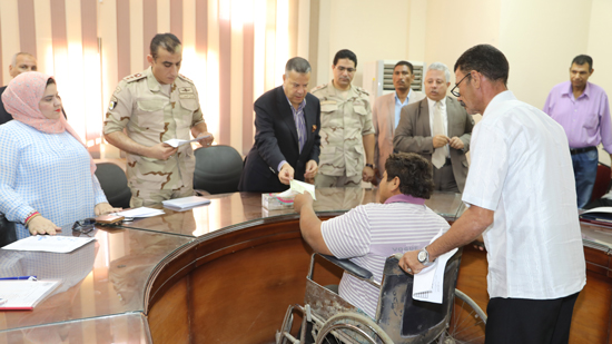  الجيش يسلم 32 شابا من ذوي الإعاقة الإعفاء من التجنيد 