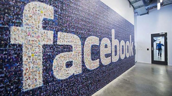 فيسبوك تقاضي شركتين في سنغافورة وهونج كونج