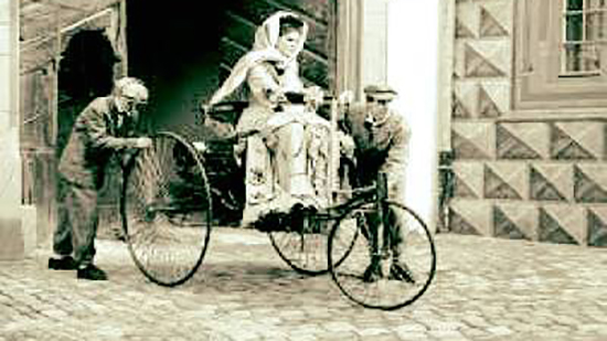 في مثل هذا اليوم.. أول إنسان يقوم بجولة بالسيارة بيرتا بنز زوجة المخترع الألماني كارل بنز