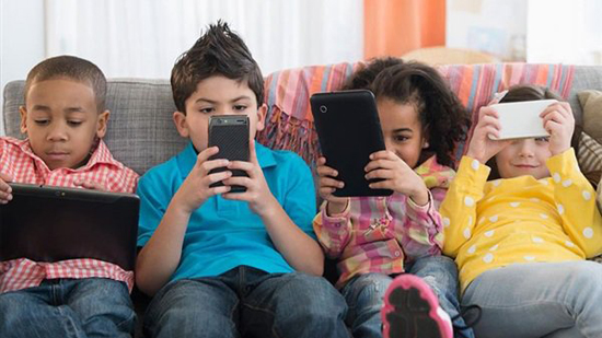 تعرف على فوائد استخدام الهواتف الذكية للأطفال ..فيديو