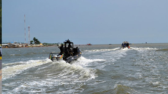 قراصنة يختطفون 8 بحارة بينهم 3 روسيين قرب سواحل الكاميرون