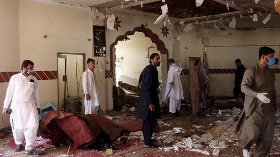 مقتل شقيق زعيم حركة طالبان في انفجار مسجد غرب باكستان
