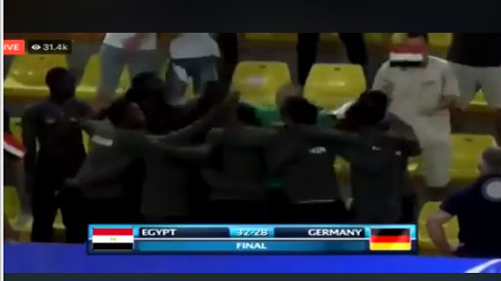 شاهد : رقص وفرحة منتخب نيجيريا لفوز مصر بكاس العالم لكرة اليد 