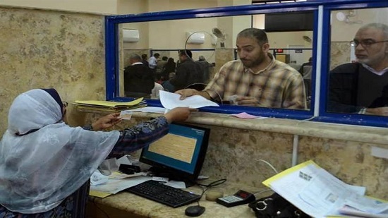  محافظ المنيا يحيل 47 موظفًا للتحقيق بسبب الغياب والإهمال
