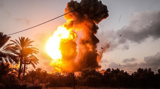 الجيش الإسرائيلي يعلن استهداف قطاع غزة بغارة جوية
