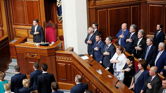 زيلينسكي يقترح تعديلات دستورية وترشيحات للمناصب الوزارية