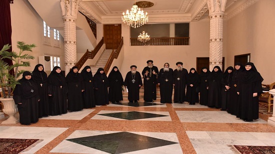 البابا يستقبل وفد راهبات الأديرة القبطية المسافر إلى روسيا