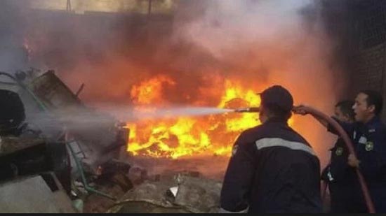 7 مصابين في حريق مصنع الورق بأكتوبر.. والدفع بـ25 سيارة إطفاء لإخماده
