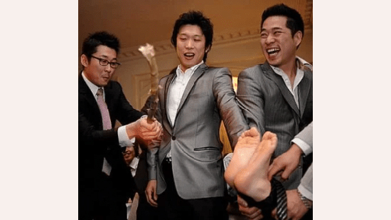 تفاعلى.. ضرب العريس بالأسماك الميتة.. أغرب عادات الزواج فى كوريا الجنوبية