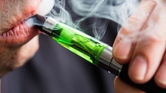 نيويورك تحظر بيع السجائر الإلكترونية ذات النكهات وتحقيقات للحد من بيعها