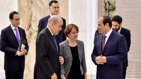 الرئيس السيسي يؤكد لوزير خارجية فرنسا موقف مصر الداعم للحل السياسى فى سوريا