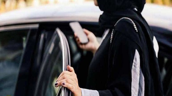بالصور.. 10 معلومات عن  الناشطة السعودية حنان المقبل
