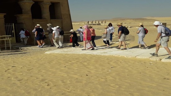  المنيا تستقبل وفد سياحي انجليزي لزيارة الأماكن الأثرية 