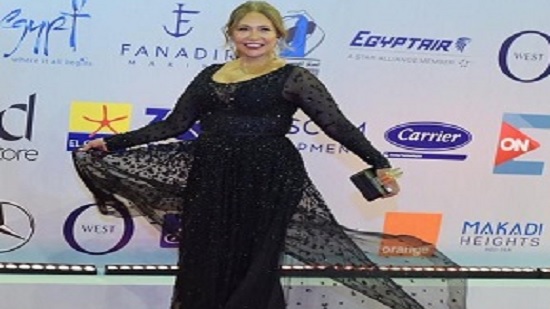 ليلى علوي تتألق بفستان أسود في حفل افتتاح مهرجان الجونة السينمائي
