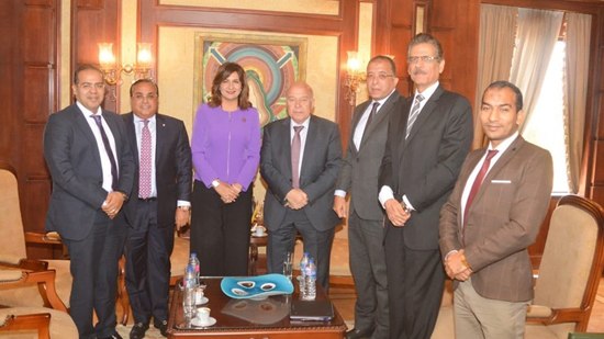  نبيلة مكرم تناقش تأسيس صندوق لاستثمارات المصريين بالخارج
