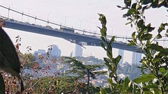 تضرر سياج جسر 15 يوليو في تركيا بسبب زلزال اسطنبول 