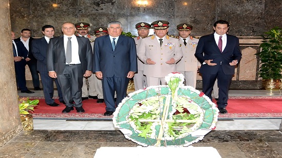  الرئيس يُنيب وزير الدفاع لإحياء الذكرى الـ49 لرحيل جمال عبد الناصر 
