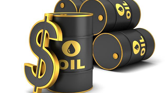 هبوط جديد في أسعار النفط.. والتجار يترقبون اجتماع أمريكا والصين